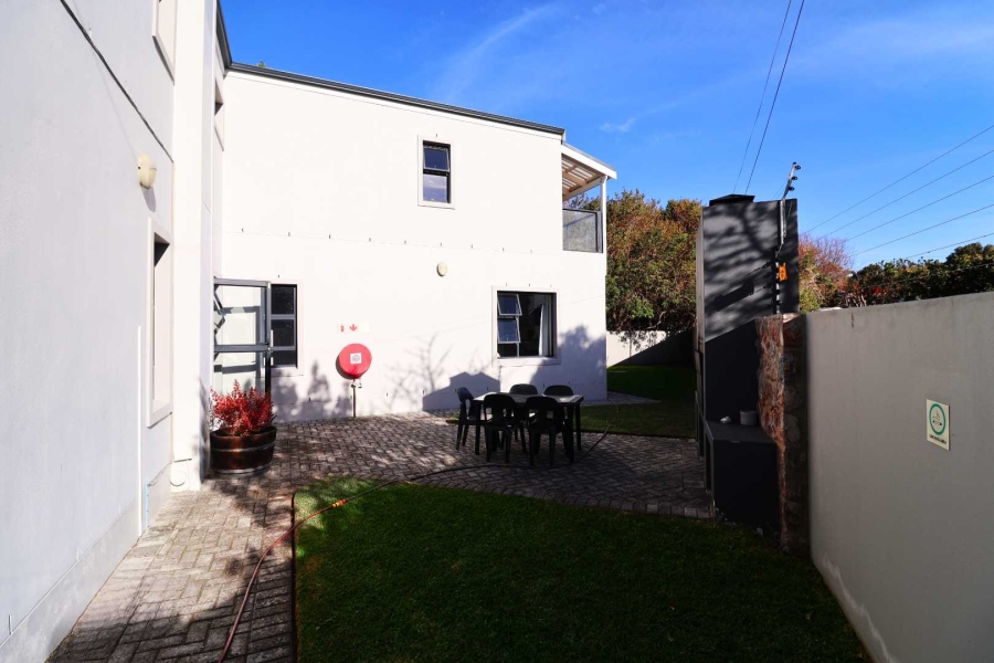 7 Bedroom Property for Sale in Sandbaai Western Cape